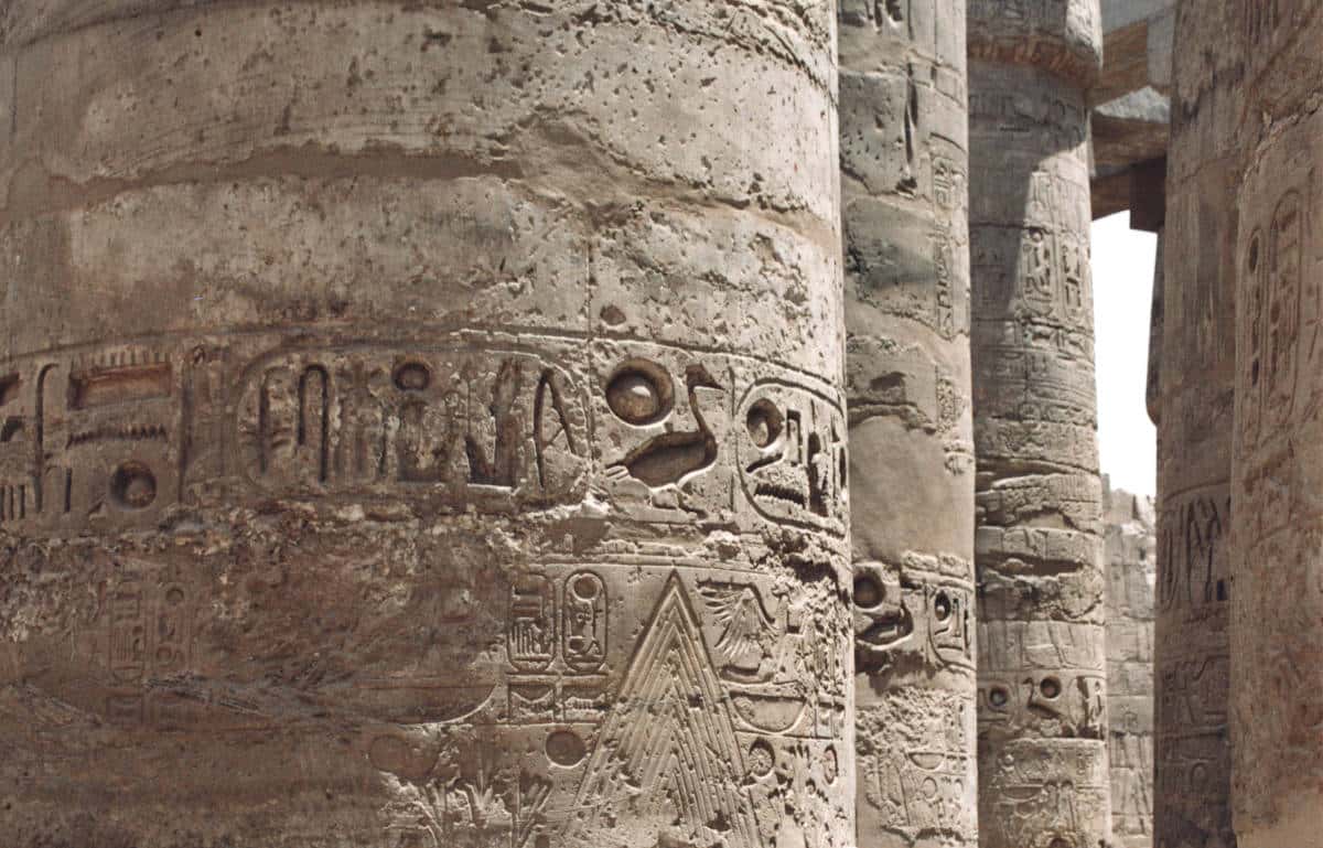  colonne Tempio dell'antico egitto Karnak