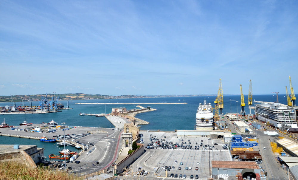 Porto di Ancona vista